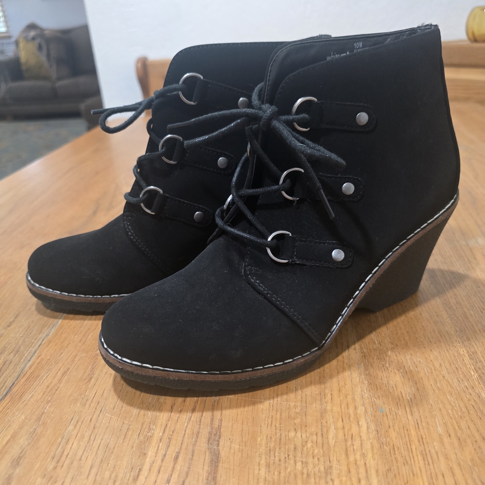 White Mountain Black Heeled Suede Lace-Up Ankle Boots - Size 9